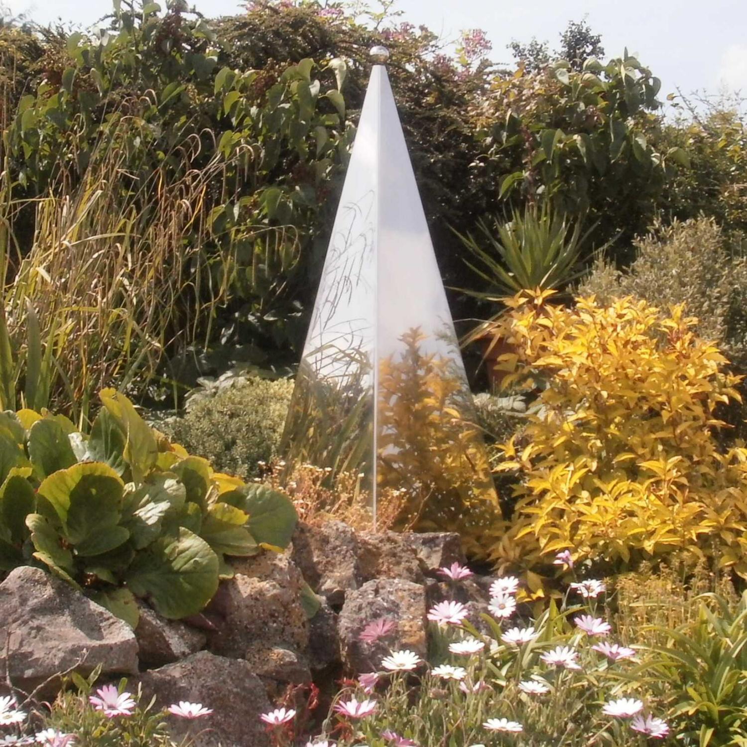Garden Memorial Sculpture: Pyramis™